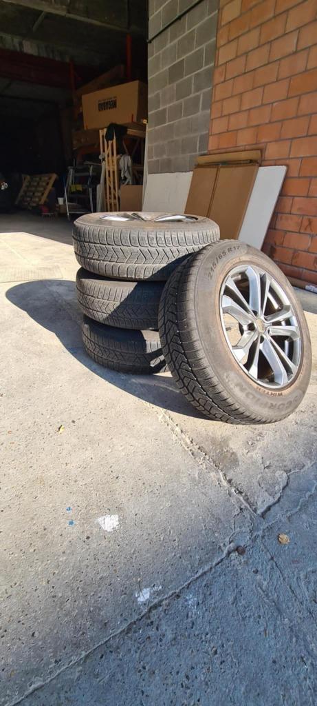 Te koop: Set van 4 Pirelli Scorpion Winterbanden op velg, Auto-onderdelen, Banden en Velgen, Band(en), Winterbanden, 17 inch, 215 mm