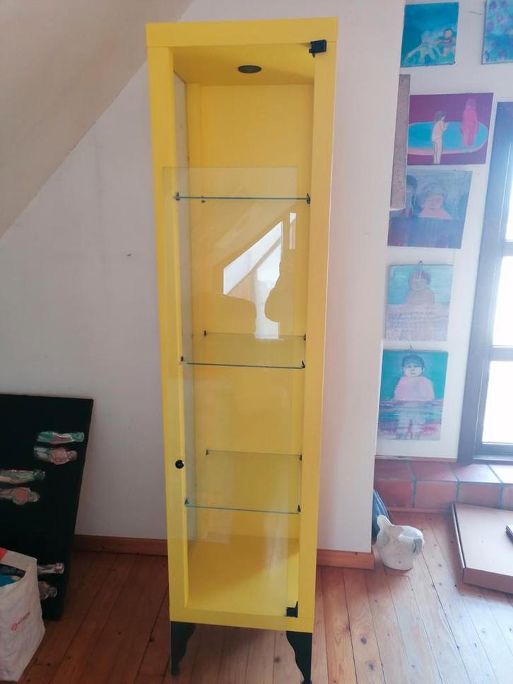 Vitrinekast Ikea geel vintage design, Huis en Inrichting, Kasten | Overige, Ophalen