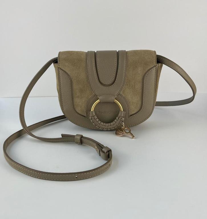 See by Chloé Hana Mini Leather & Suede Crossbody Bag, Handtassen en Accessoires, Tassen | Damestassen, Zo goed als nieuw, Schoudertasje