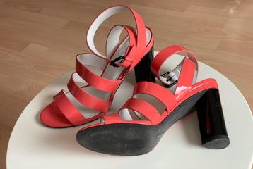 Koraalkleurige sandalen in lakleder, maat 39 beschikbaar voor biedingen