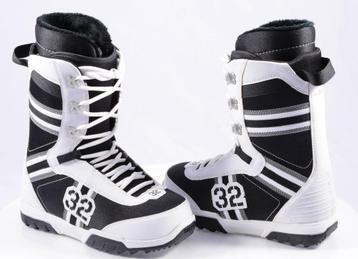 42 EU snowboard schoenen THIRTYTWO LASHED, white/black/grey beschikbaar voor biedingen