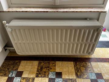 6 plaatijzeren radiatoren DEF/ crème wit – zeer goede staat beschikbaar voor biedingen