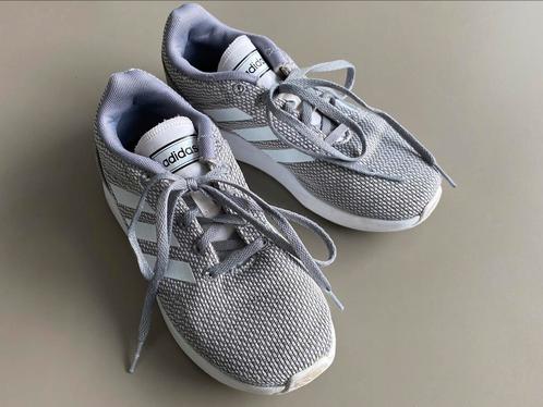 Sneakers Adidas licht grijs mt 35, Kinderen en Baby's, Kinderkleding | Schoenen en Sokken, Gebruikt, Schoenen, Jongen of Meisje