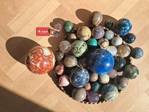 Collectie van 37 bollen in steen, marmer en half edelsteen., Verzamelen, Mineralen en Fossielen, Ophalen
