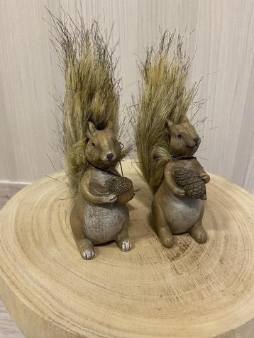 herfstdecoratie : 2 eekhoorntjes beschikbaar voor biedingen