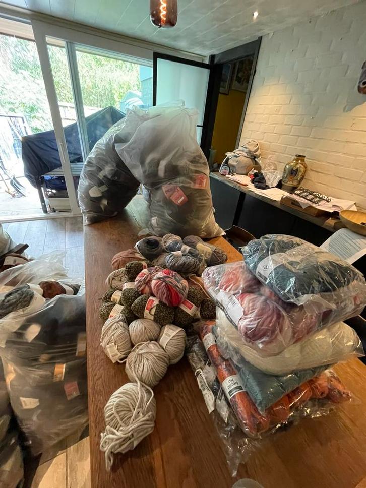 Grote voorraad breiwol – per zak of per bol te koop!, Hobby en Vrije tijd, Breien en Haken, Zo goed als nieuw, Breien of Haken