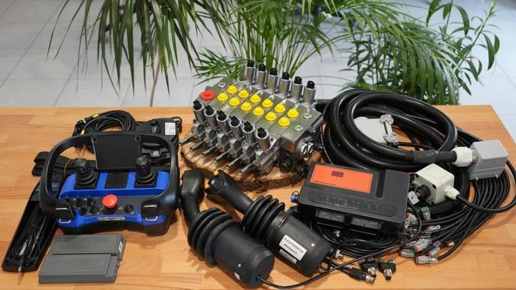 Kronos Hiab HMF vrachtwagenkraan met 6 functies, Doe-het-zelf en Bouw, Lieren en Takels, Verzenden