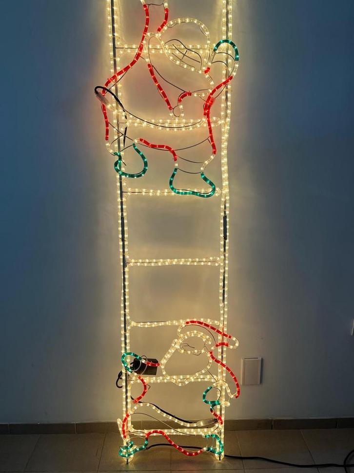 Kerstman in led verlichting op ladder knipperende kerstman, Diversen, Kerst, Zo goed als nieuw, Ophalen