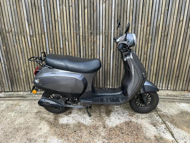 GTS Toscana Pure (B-klasse), Fietsen en Brommers, Scooters | Overige merken, Zo goed als nieuw, Klasse B (45 km/u), Benzine, Ophalen