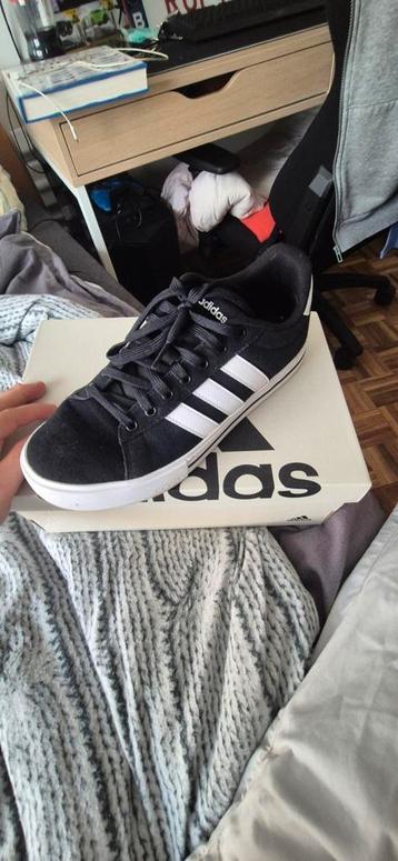 Adidas Daily 4.0 beschikbaar voor biedingen