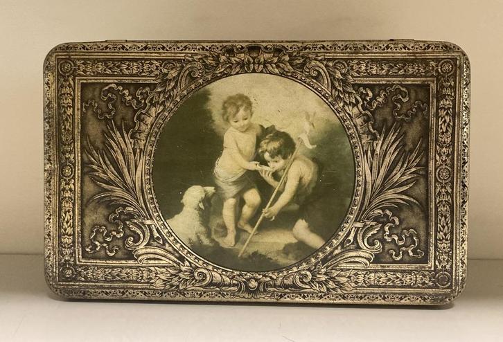 Oude blikken doos met reliëf van Parein, Verzamelen, Blikken, Gebruikt, Koek(jes), Overige merken, Ophalen of Verzenden