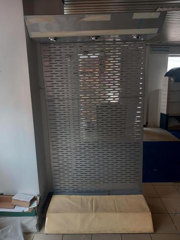 metalen presentatie kast beschikbaar voor biedingen