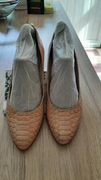 schoenen, Pumps, Beige, Ophalen of Verzenden, Zo goed als nieuw