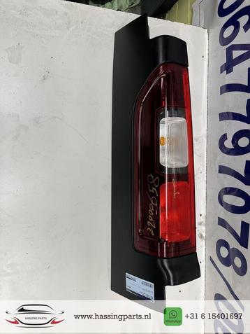 OPEL VIVARO - RENAULTTRAFIC Achterlicht links met 265556737R beschikbaar voor biedingen