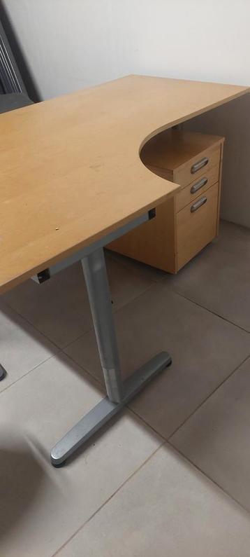 Ikea-bureau met ladeblok beschikbaar voor biedingen