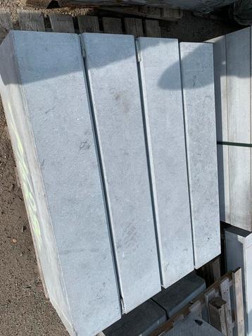 Belgisch Blauwsteen Hardsteen maatwerk trap biels borduur beschikbaar voor biedingen