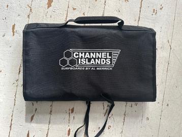 CHANNEL ISLANDS Fin & Accessory Case beschikbaar voor biedingen