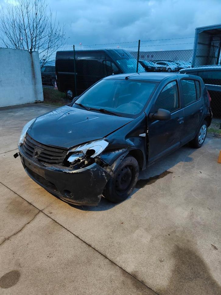 schadeauto, Auto diversen, Ongevalwagen, Dacia, Handgeschakeld, Benzine, Stadsauto, Zilver of Grijs, Ophalen