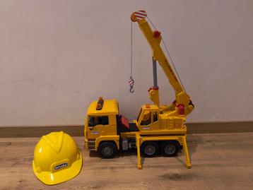 Bruder kraanwagen met helm beschikbaar voor biedingen