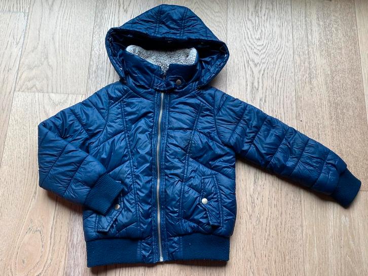 Donkerblauwe winterjas - maat 128, Kinderen en Baby's, Kinderkleding | Maat 128, Gebruikt, Meisje, Jas, Ophalen of Verzenden