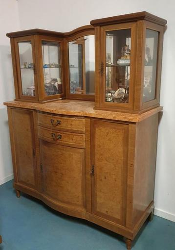 Art deco wortelnoten buffetkast met vitrinekast – jaren 30/4 beschikbaar voor biedingen