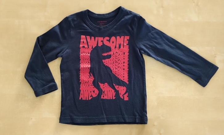 Mooie donkerblauwe longsleeve met dinoprint, maat 104, Kinderen en Baby's, Kinderkleding | Maat 104, Zo goed als nieuw, Jongen