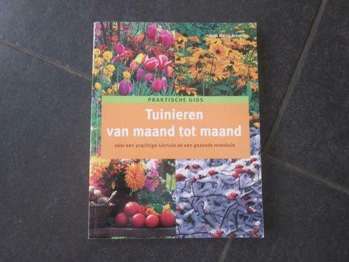 boek Tuineren van maand tot maand - praktische gids, Livres, Maison & Jardinage, Utilisé, Jardinage et Plantes de jardin, Enlèvement ou Envoi