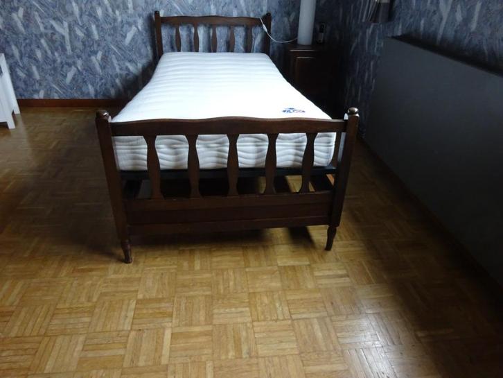 Slaapkamer met bureau en boeken rekken, Huis en Inrichting, Slaapkamer | Bedden, Gebruikt, Eenpersoons, Overige maten, Overige maten