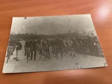 Oude foto's renners in Velodroom -Oostende ? beschikbaar voor biedingen