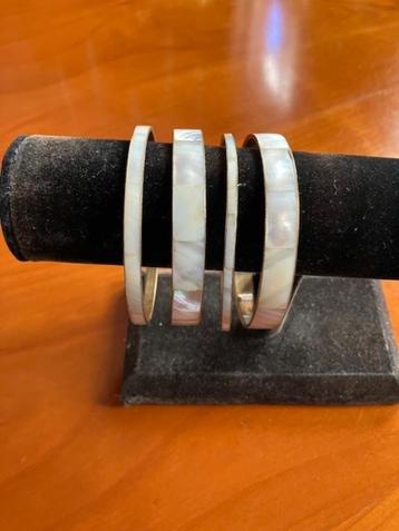 parelmoer armbanden beschikbaar voor biedingen