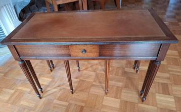 Table basse gigogne style anglais. Haut cuir avec dorure. beschikbaar voor biedingen