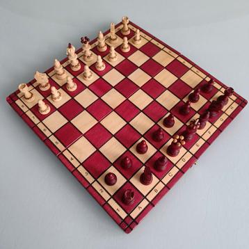 Houten schaakspel. beschikbaar voor biedingen