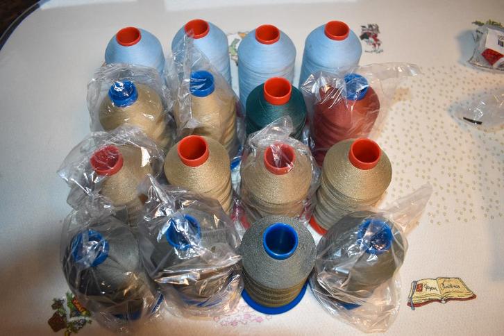 16 konen mousse garen merk Bistoma, Hobby en Vrije tijd, Naaien en Fournituren, Nieuw, Garen of Naald(en), Ophalen of Verzenden