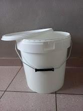 emmers, Huis en Inrichting, Emmers, Zo goed als nieuw, Kunststof, Met deksel, Met handgreep, Ophalen of Verzenden