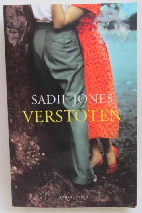 Verstoten Sadie Jones roman 336 blz 2009, Boeken, Romans, Gelezen, Ophalen of Verzenden