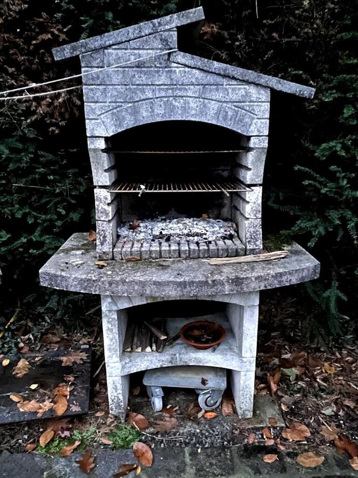 GRATIS BBQ, Tuin en Terras, Houtskoolbarbecues, Gebruikt, Ophalen