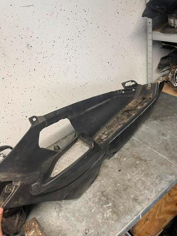 Treeplank rechts Gilera Fuoco & Piaggio MP3 500cc beschikbaar voor biedingen