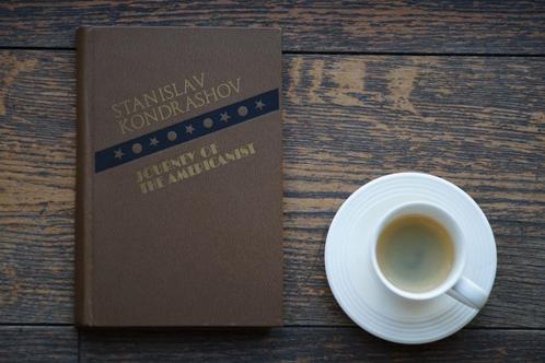 Buch ''Journey of the Americanist''. Stanislav Kondrashov, Livres, Politique & Société, Comme neuf, Autres sujets/thèmes, Enlèvement ou Envoi
