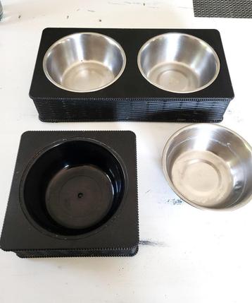 3 Voer en eetbakjes voor katten.  Prijs voor de 3 samen.  beschikbaar voor biedingen