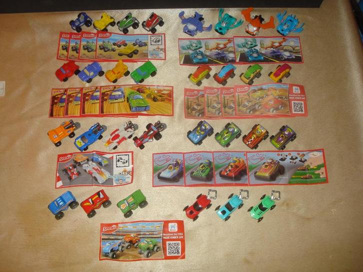 KINDER Lot de Séries Complètes Voitures Diverses 2011 - 2019, Collections, Œufs à surprise, Comme neuf, Autres types, Enlèvement ou Envoi