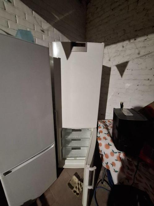 Miele Koel-vriescombinatie, werkt perfect, Elektronische apparatuur, Koelkasten en IJskasten, Gebruikt, Met aparte vriezer, 200 liter of meer