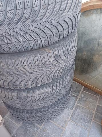 4 Pneus hiver sur jantes en tôle ( 205/55 R16 ) beschikbaar voor biedingen