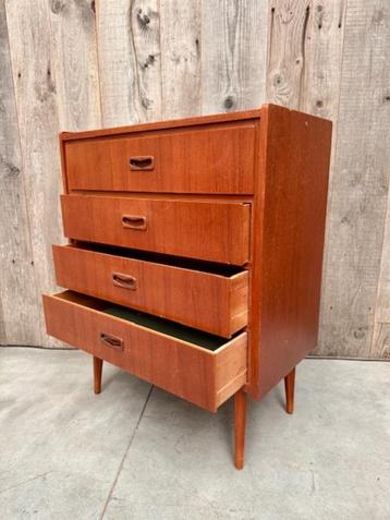 VINTAGE SCANDINAVISCH DESIGN DRESSOIR TEAKHOUT JAREN 60 BIJ  beschikbaar voor biedingen