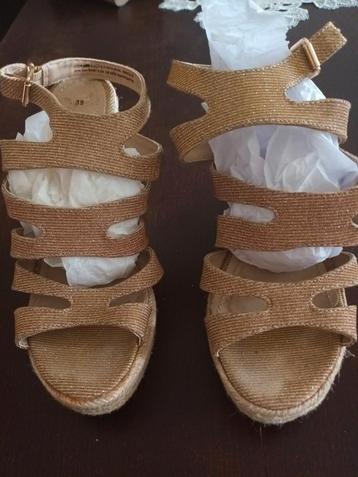 Nieuw paar sandalen  "S OLIVER " n beschikbaar voor biedingen