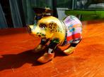 Figurine cochon Tom's Drag peint main, Antiquités & Art, Enlèvement ou Envoi