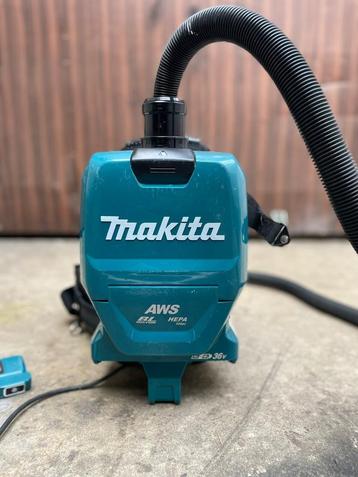 Makita ruggedragen stofzuiger 2x18v beschikbaar voor biedingen
