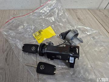 Opel Corsa E / Adam 2014 - 2020 contactslot met 2 sleutels  beschikbaar voor biedingen