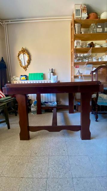 Stevige antieken tafel beschikbaar voor biedingen
