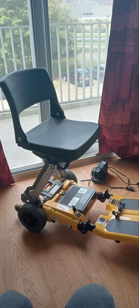 Luggie compacte scootmobiel opvouwbaar. Met opbergtas, Diversen, Rolstoelen, Zo goed als nieuw, Ophalen of Verzenden