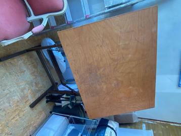 Architecten tafel beschikbaar voor biedingen